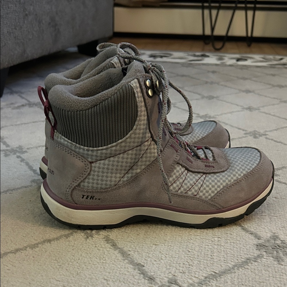 L.L. Bean Women's Snow Sneaker 5 Boots Lace Up